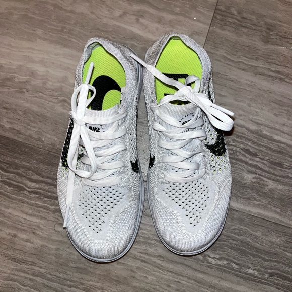 white flyknits women's
